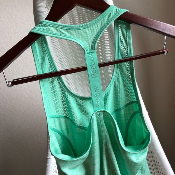 Reebok Tops - 🛍 Reebok cross back workout tank - Size small
